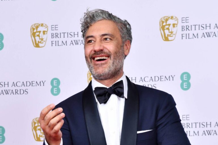 ONE PIECE: Taika Waititi shows up on a romantic date with a legendary sweatshirt ONE PIECE: Taika Waititi shows up on a romantic date with a legendary sweatshirt