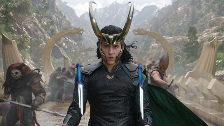 A female Loki cosplay: the god of deception in Moneecastro’s photo A female Loki cosplay: the god of deception in Moneecastro’s photo