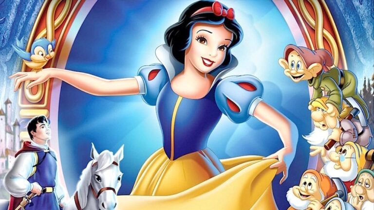 An enchanting Snow White in Saya cosplay: the Disney princess in real life An enchanting Snow White in Saya cosplay: the Disney princess in real life