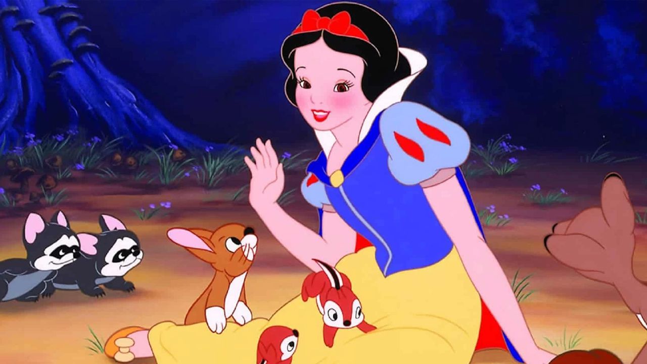 Disney: A Snow White cosplay brings the cartoon princess to life