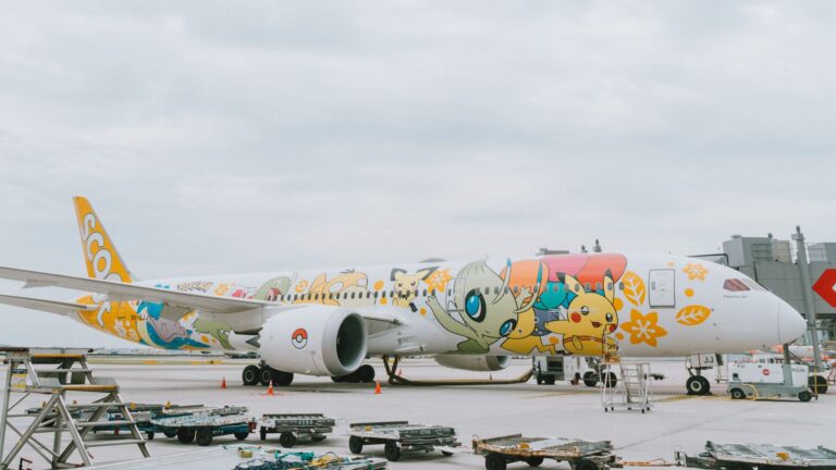 Pokémon: Here comes FlyScoot’s super-effective plane, fully customized Pokémon: Here comes FlyScoot’s super-effective plane, fully customized